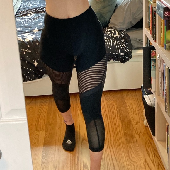 Cut-out 7/8 Leggings - Picture 3 of 5